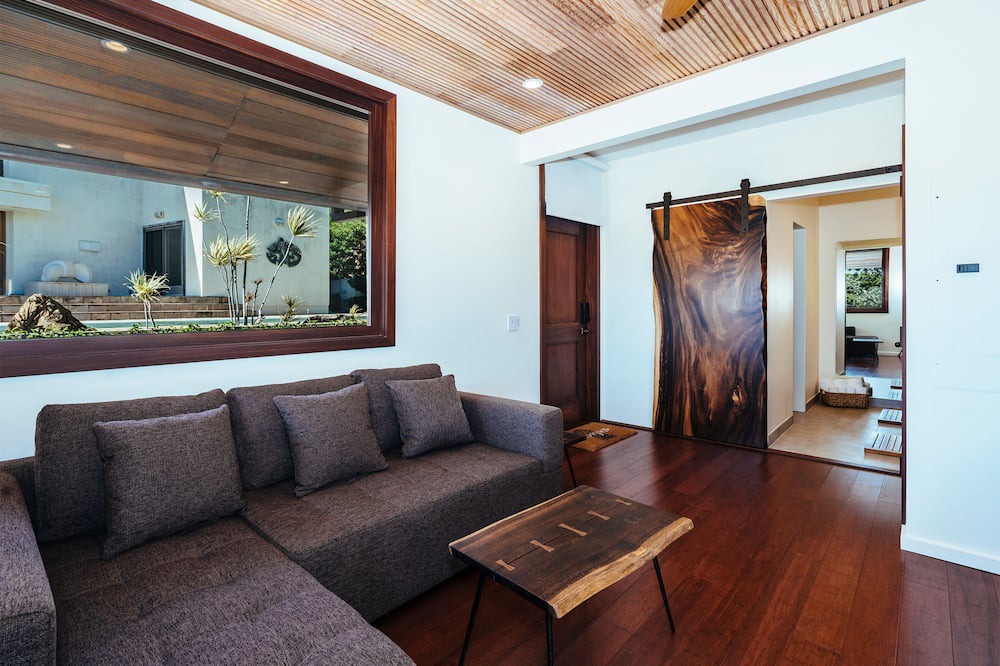 Kahala House | Barefoot Luxury Steps to Beach Diamond Head Kahala Waikiki. SPRING BREAK!