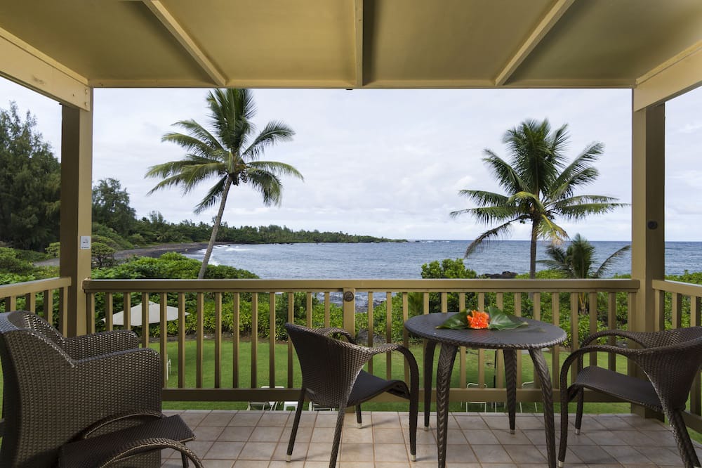 Hana Condo | Oceanfront Hana Kai Maui #2 - Romantic Studio 100' from Water! Kitchenette