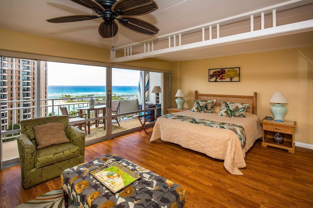 Waikiki Condo | Ilikai 1122 Ocean/Lagoon/King Bed, Sofa Bed