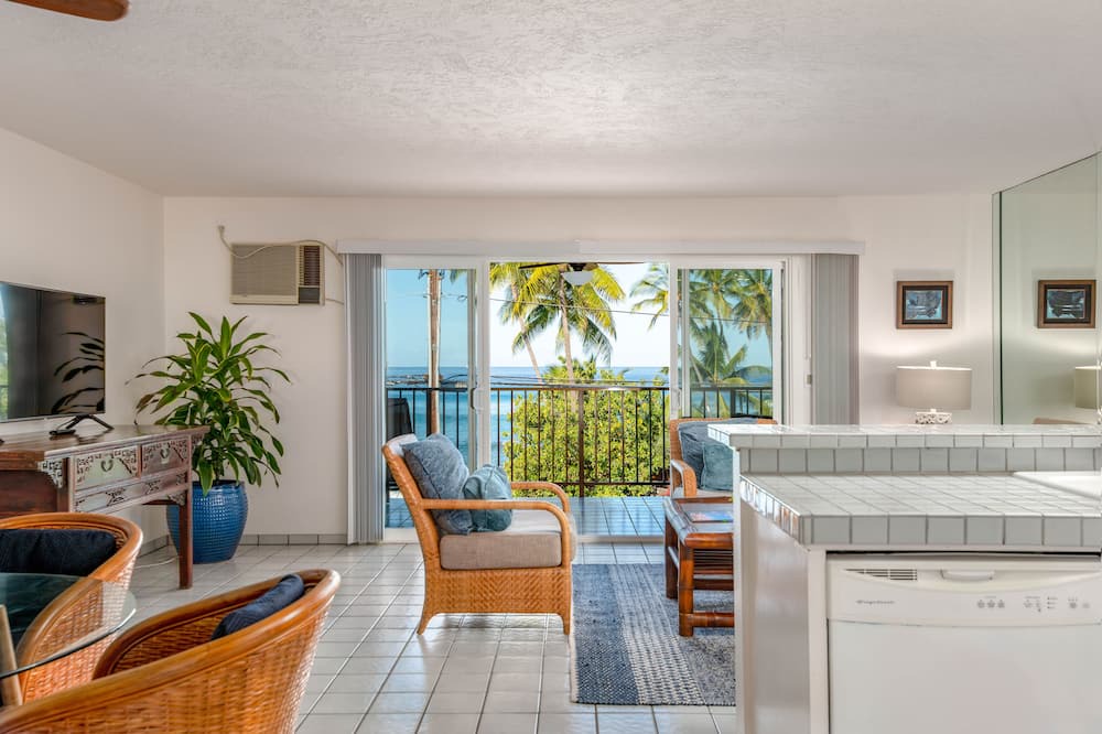 Kailua-Kona Condo | Tropical Paradise Awaits: Stunning Hawaii Condo with Ocean Views!