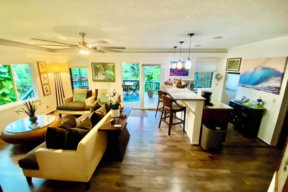 Kailua-Kona Cottage | Private Gated Kona Retreat with Hot Tub-Close to Kona Town, Beaches and Dining