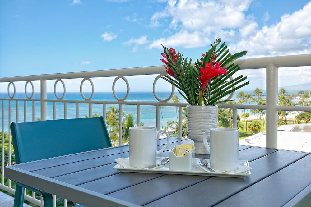 Waikiki Condo | Fully Remodeled! Amazing OCEAN, Mountain, City Views! 2-Bed/2-Bath Sleeps 6!