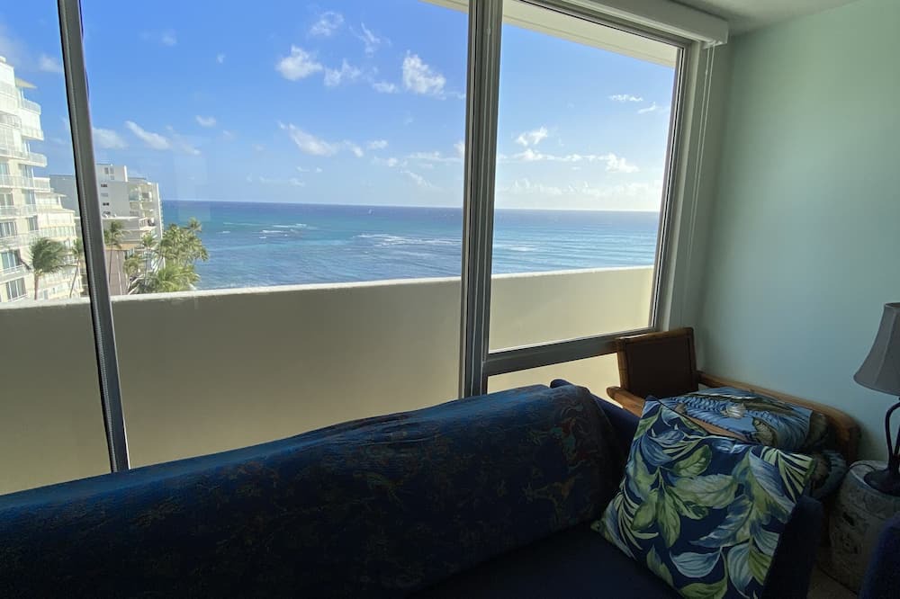 Diamond Head - Kapahulu - St. Louis Condo | Summer Prices! Diamond Head Gem 1 bdr oceanfront condo, surfing, sunset views.