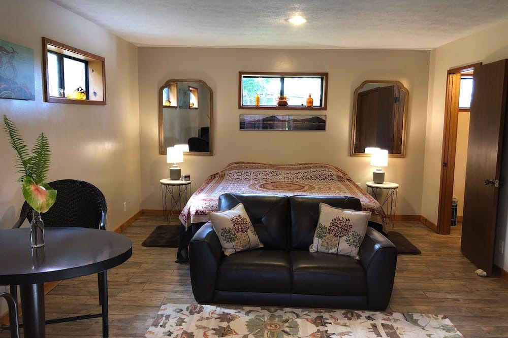 Hakalau Apartment | Spacious suite on twelve acres