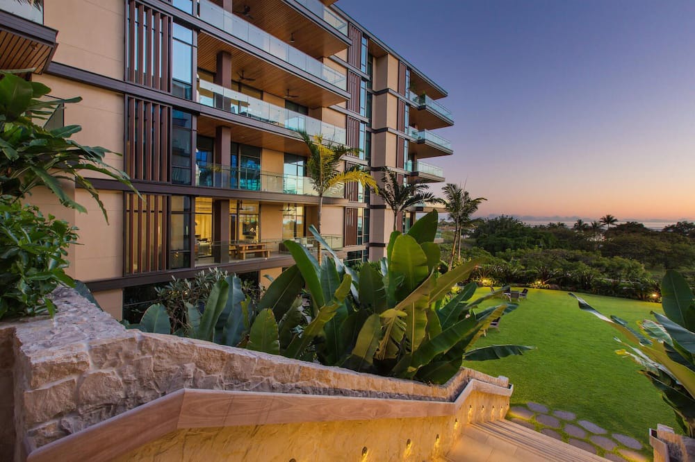 Ala Moana Condo | Posh Oceanview Condo w/Resort Pool & Spa, AC & Spacious Lanai - Park Lane Palm