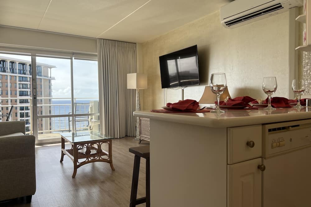 Waikiki Condo | ILIKAI 19th FL OCEAN VIEW - GREAT VALUE!