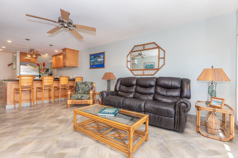 Kahana Condo | Ocean View Kahana 2BR w/secluded beach,pool, AC,2 Lanai's-Maui Condo Rental