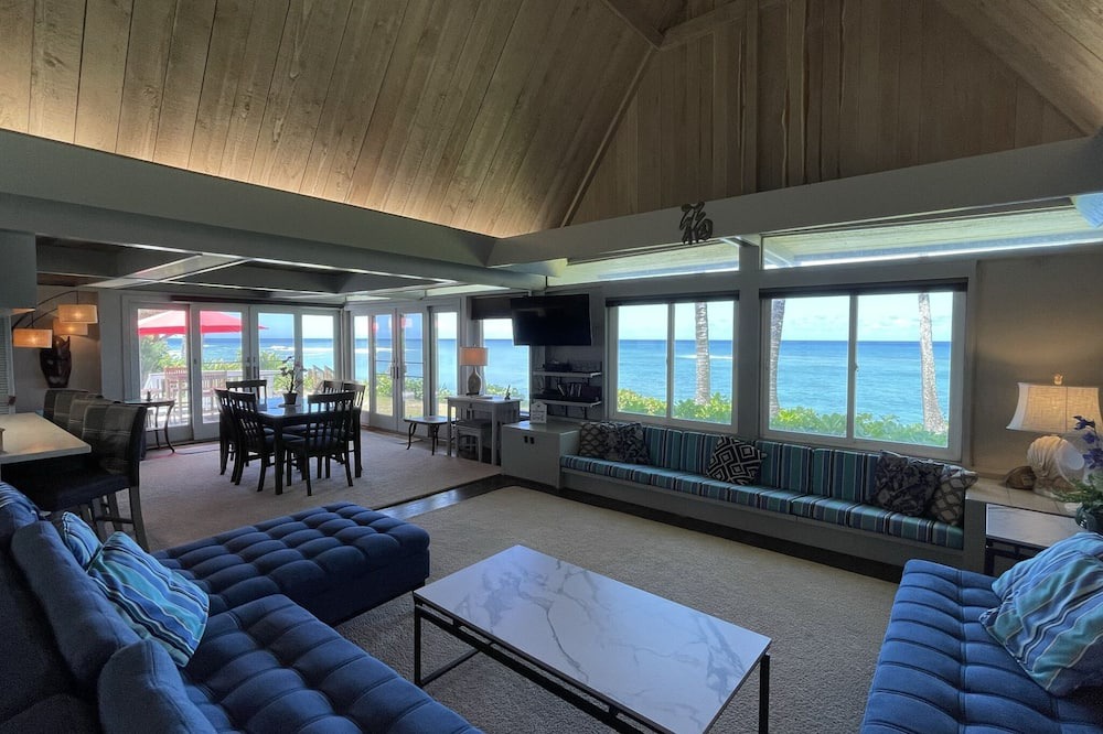 Waialee House | Hale Kai - BEACHFRONT Exclusive Area North Shore