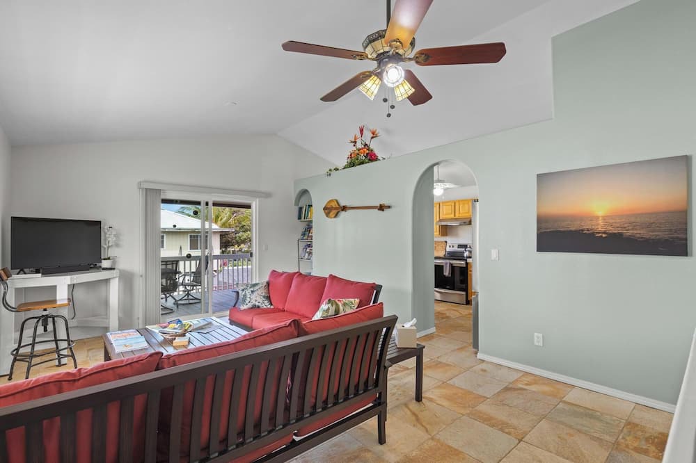 Hawi Apartment | Kick Back and Kick Your Shoes Off