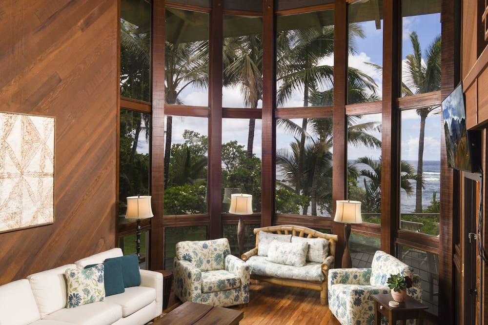 Hana House | Breathtaking Oceanfront Location, Gorgeous Views, Stroll to Hamoa Beach, Hot Tub