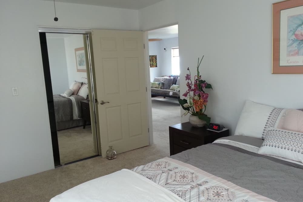 Nanakuli House | email/text me for personal details . noakua@aol.com . 808 256 4008