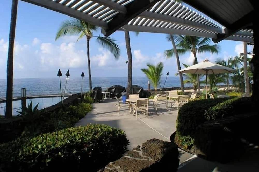 Kailua-Kona Condo | Casa De Emdeko Oceanfront Condo with Private Beach on Water , AC,