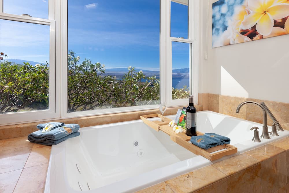 Kamuela House | STUNNING 220 DEGREE OCEAN VIEW VILLA, w/SPA & FOUNTAIN POOL, BEACH RESORT CLOSE