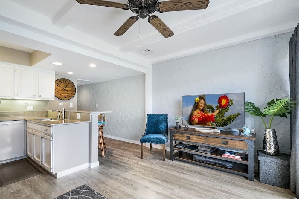 Kailua-Kona Condo | 🏖️Garden View Kona Condo w/Ocean Peek | Casa 221