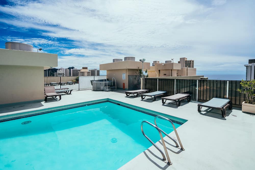 Waikiki Condo | Fairway Villa in the Heart of Waikiki by the Beach w/Rooftop Pool & Amenities