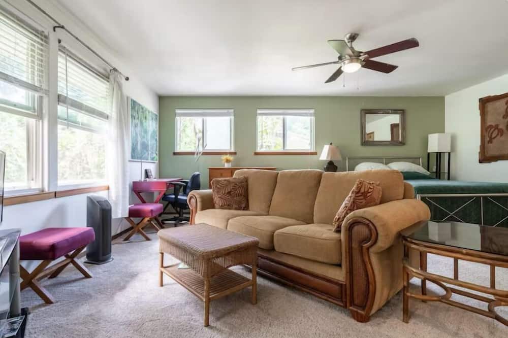 Papaikou Apartment | Gorgeous studio apartment on the Hamakua Coast 6 minutes to downtown Hilo. 99/nt
