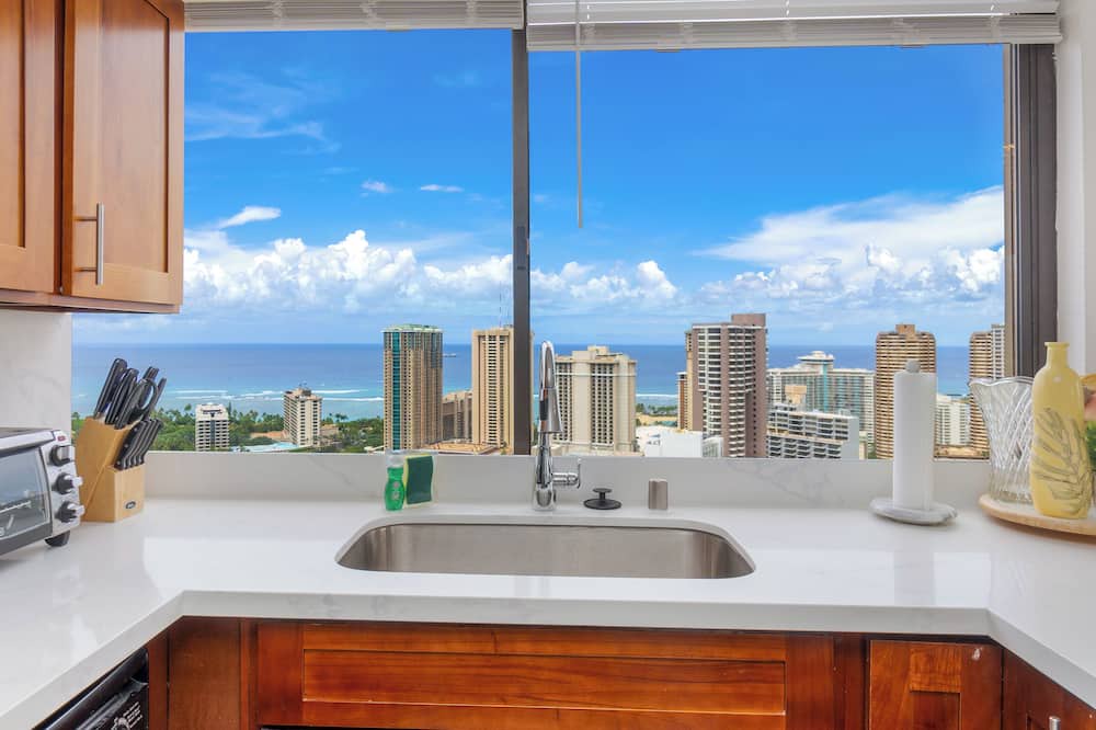 Waikiki Condo | 2bed/2bath Penthouse Ocean View.Recent Luxurious Renovation