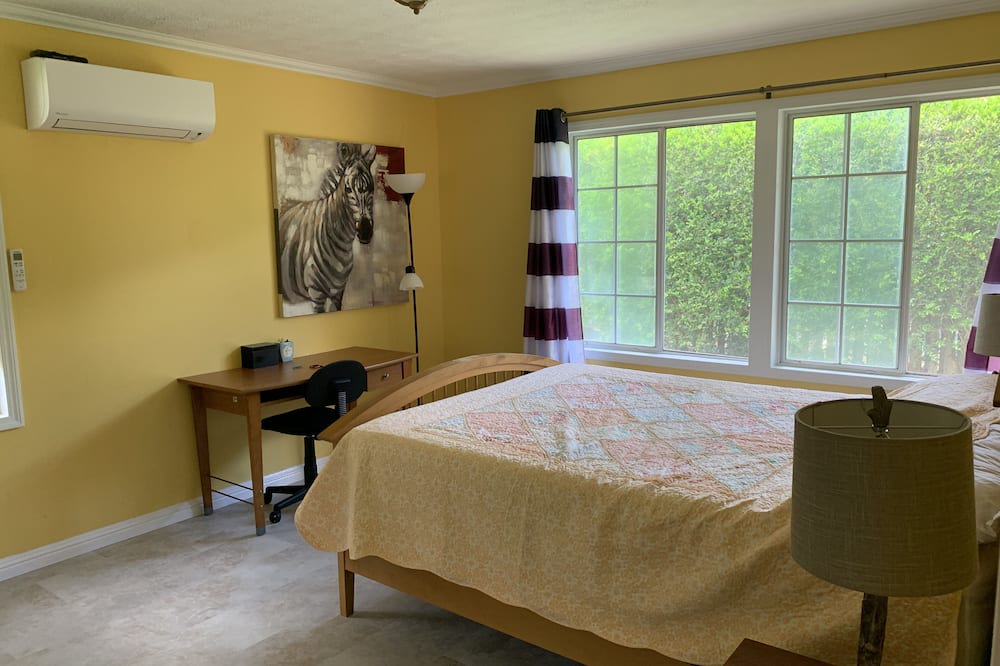 Kahala House | Spacious Home In Kahala That's Centrally Located w/AC, Pool, Lanai 5Broom/4Bath