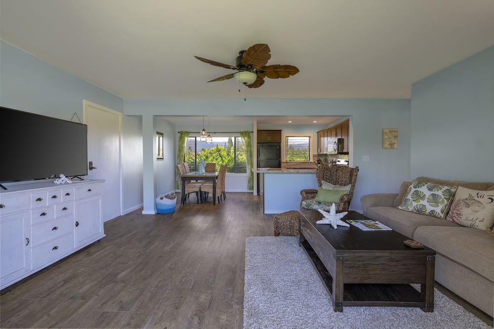 Princeville Condo | Beautiful views of the mountains and oceans on the ground floor