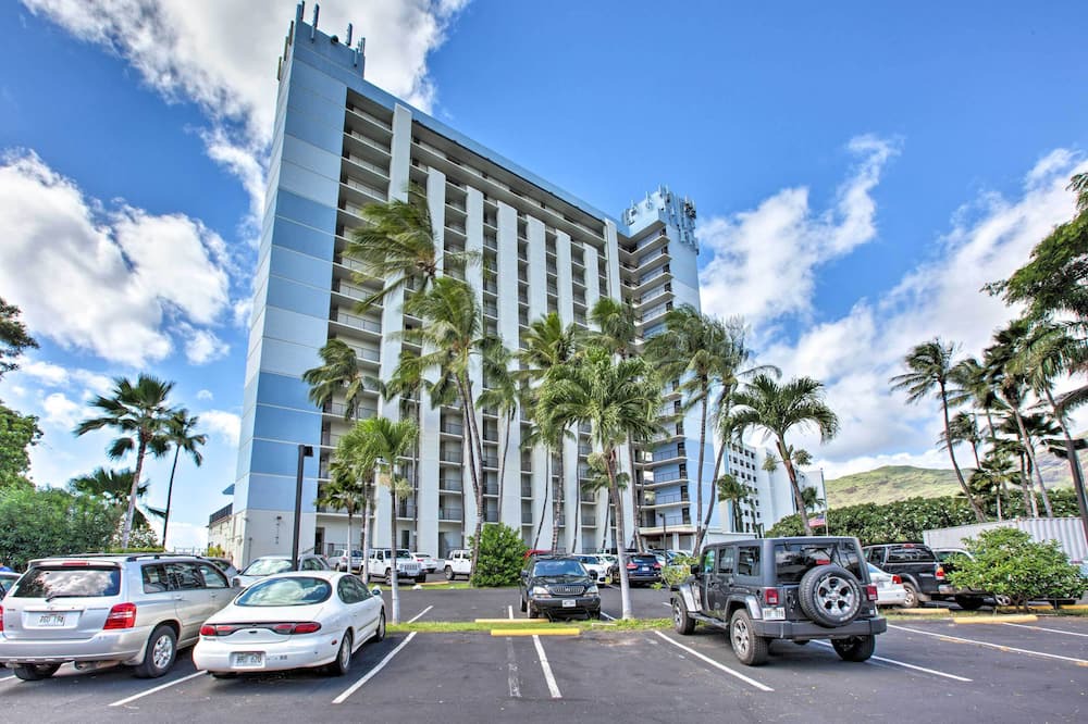 Makaha Condo | Stunning Makaha Condo w/Pool Access + Ocean View!