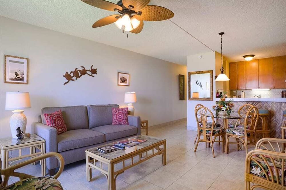 Kihei Condo | Easy Kihei Living! Kitchen, Lanai, Laundry, AC, WiFi+Flat Screens–Kamaole Sands 10204