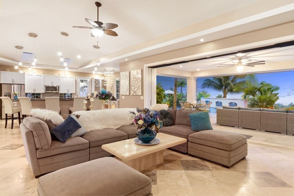 Kailua-Kona House | Kona Bubbles: Pristine Luxury 4 bedroom Home with Amazing Pool & Oceanviews!