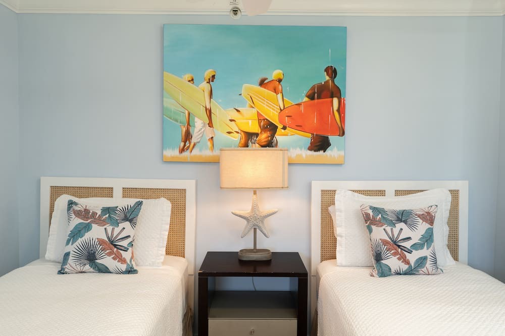 Waikiki Condo | Heart of Waikiki With Partial Ocean View! Washlet! AC, FREE Parking, Wi-Fi