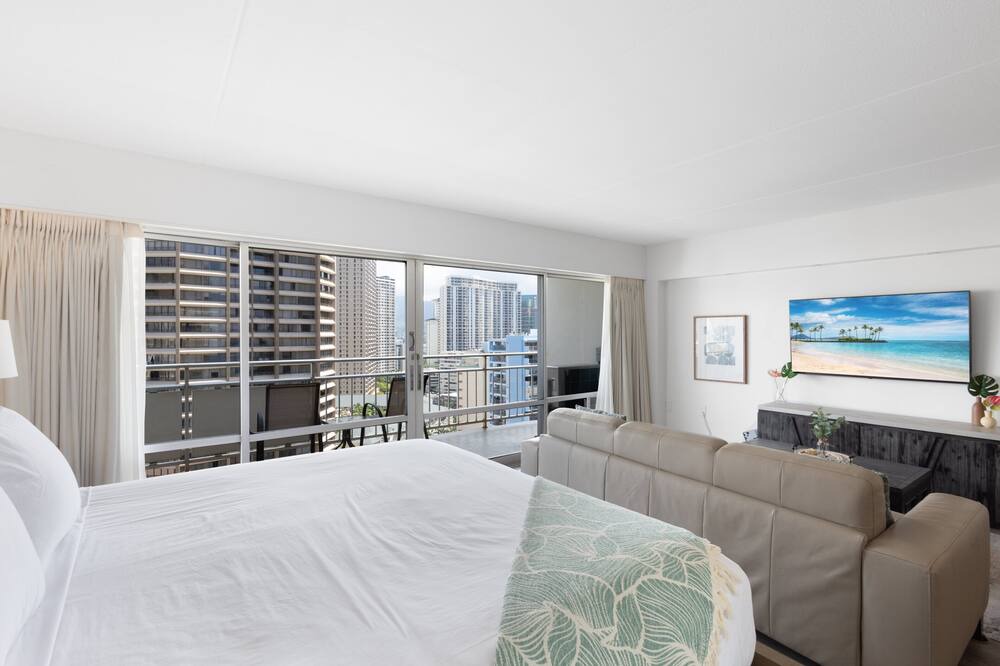 Waikiki Condo | City Lights, Mountain View! Ilikai Hotel, One-Bedroom, Renovated & updated!