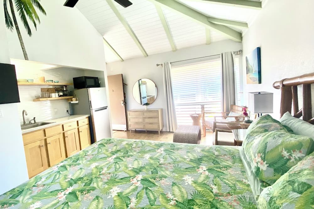 Princeville Condo | Modern Island Studio