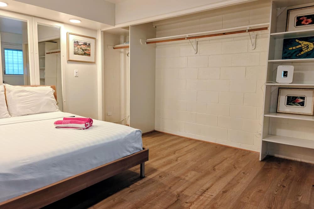 Waikiki Apartment | Brand New Floors & Cabinets - Waikiki Close to Beaches and Shopping