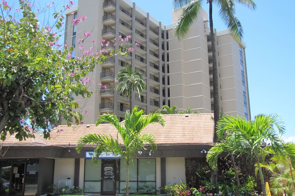 Kahana Condo | Direct Oceanfront Studio With Private Lanai