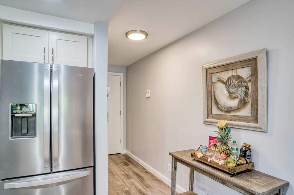 Kihei Condo | NEW REMODELED, OCEAN VIEW, A/C IN ALL ROOMS, CAL KING BED, 4K, SMART TV, KEURIG