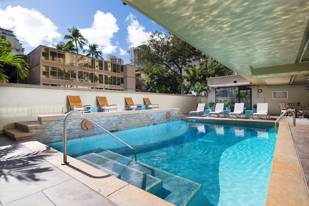 Waikiki Hotel | Budget Friendly, Spacious Suite, Full Kitchenette & Lanai - Near Waikiki Beach!