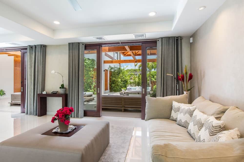 Kahala Villa | Diamond Head Villa by Gather: Luxury Gold Coast Retreat w/Pool, Jacuzzi & Beach