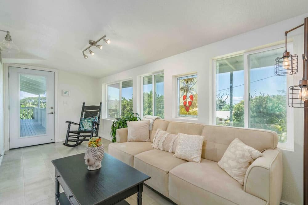 Honomu House | Akaka Falls 6BR Ocean‑View Retreat with Hot Tub
