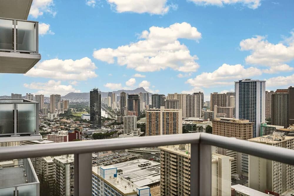 Ala Moana Apartment | High-Rise Retreat | Panoramic Ocean & City Views