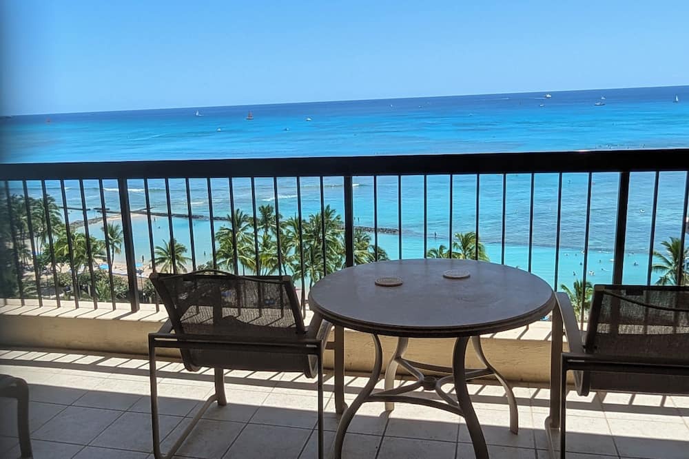 Waikiki Hotel | Waikiki's Premiere Ocean Front Hotel The Waikiki Beach Tower Location and Luxury