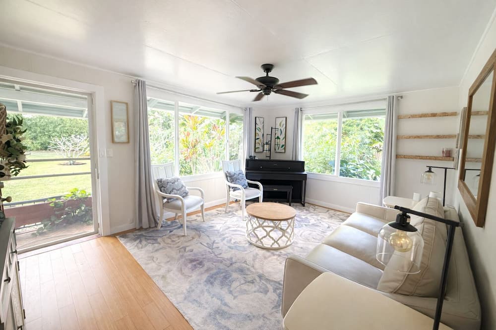 Anahola House | Spacious 4-bed 2 Bath house steps from the beach - Pets ok