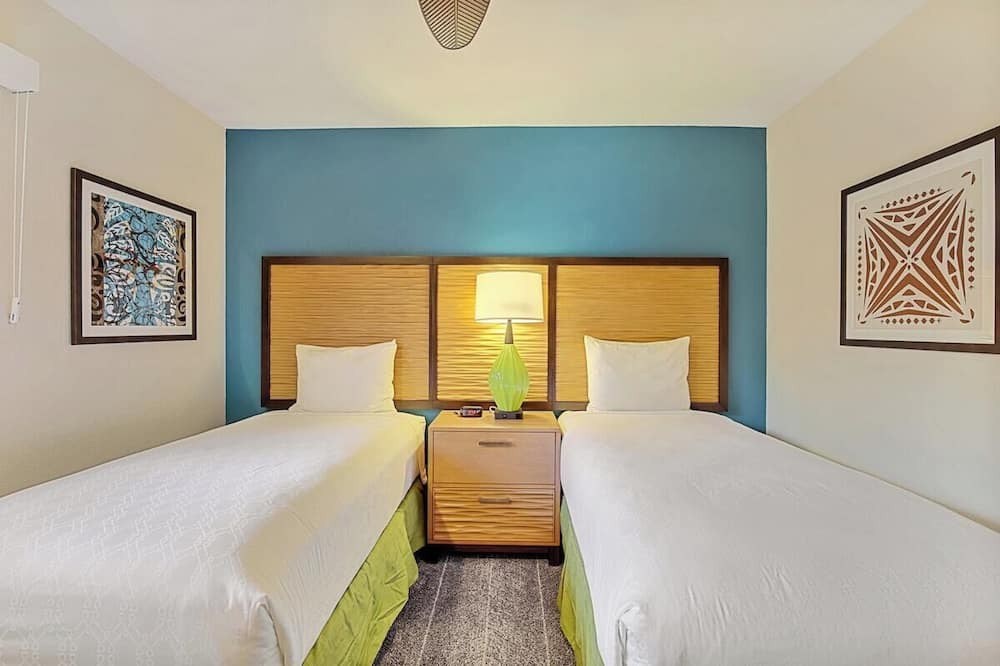Kailua-Kona Apartment | Two 2BR Condos, Pool, Hot Tub, Prime location