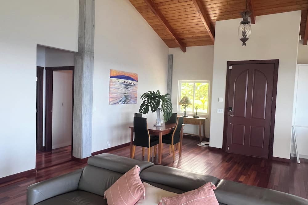 Papaikou House | Watch whales from your private lanai in this beautiful luxury ocean view home