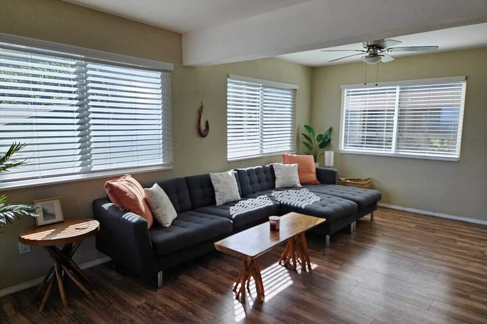 Punaluu House | Oceanfront Hauula Home - South Unit A - 30+ Days