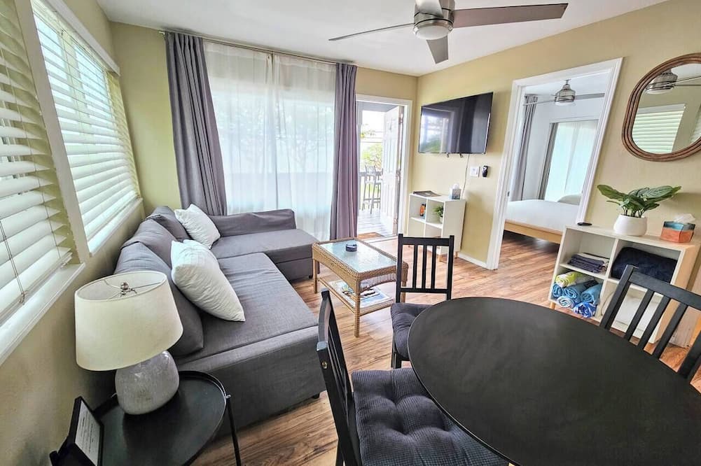 Punaluu House | Oceanfront Hauula Home - North Unit B - 30+ Days