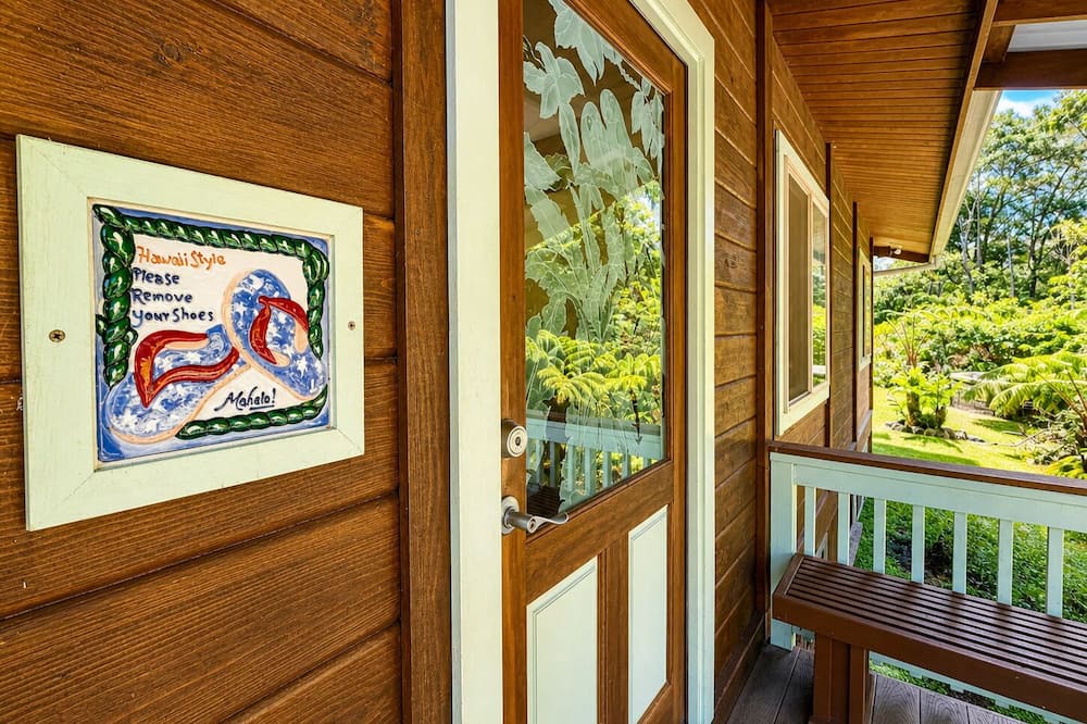 Volcano House | Beautiful Volcano Getaway With Hot Tub Near National Park