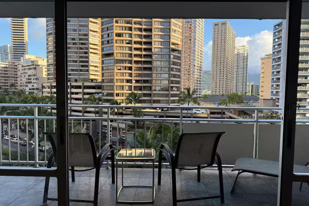 Waikiki Apartment | Enjoyable 1-bedroom condo with AC in charming Honolulu