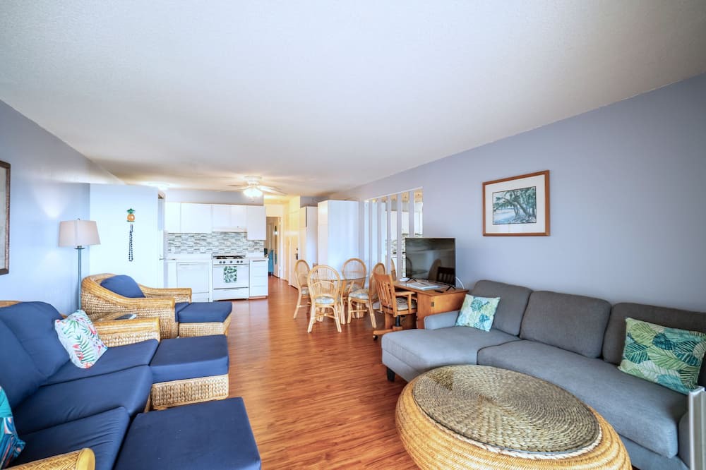 Ualapue Condo | Wavecrest 1 Bdrm Ocean View C214