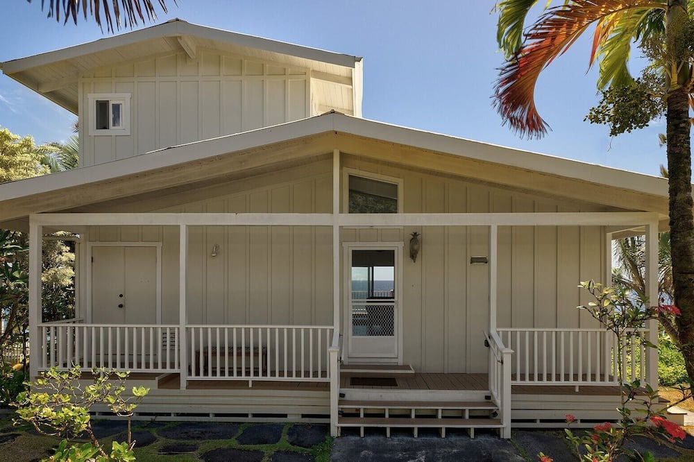 Kehena Beach Estates House | Elegant Oceanfront 2BR Home. Vast Panoramic Views, Steps to Kehena Beach. A/C.