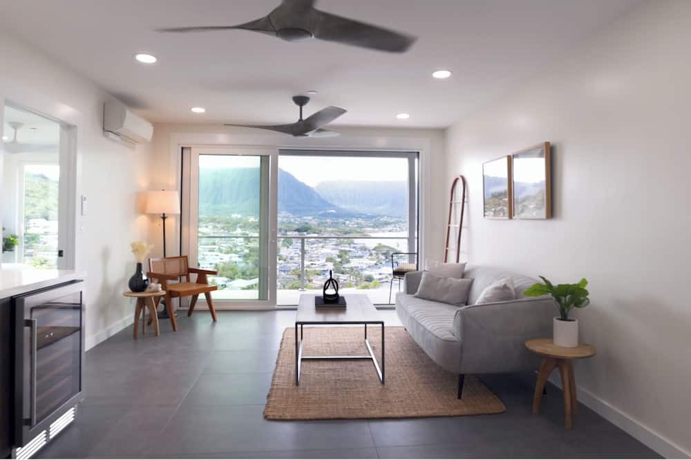 Kaneohe House | Elegant luxurious hillside retreat with awe inspiring panoramic ocean and mountain views. 90 day minimum rental.