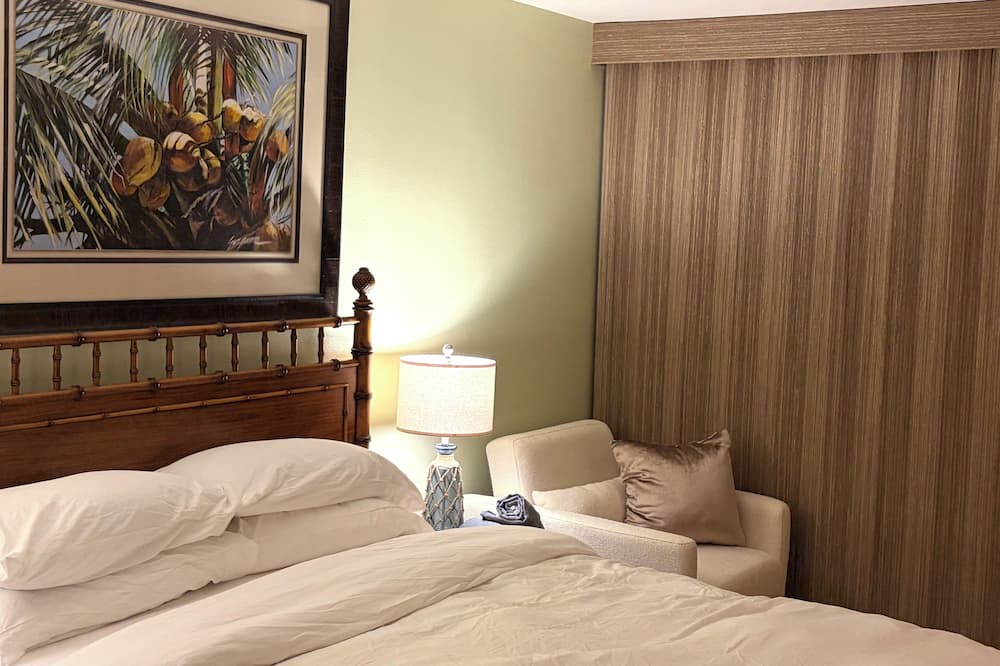 Historic Lahaina Front Street Hotel | Beachfront Studio Favorite with Turtles, Monk Seals, Surf & Mountain View