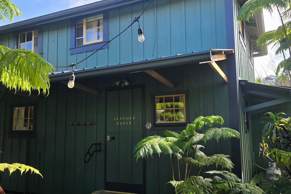 Volcano House | Pali’uli Estate has an old Hawaiian country feel in a tropical rain forest.
