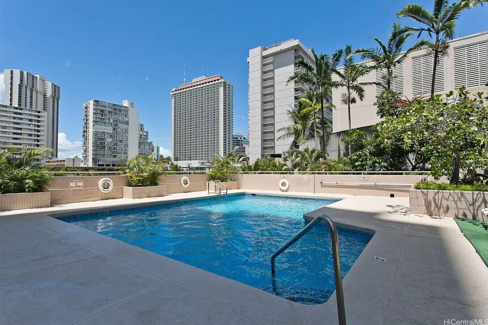 Ala Moana Apartment | Heart of Ala Moana|W/D, AC, Free Parking